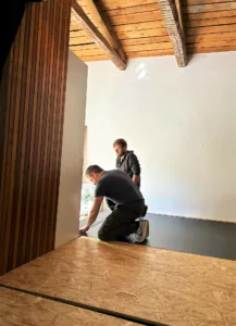 3. Der neue Theaterteppich wird verlegt
