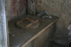 Plumpsklo_Unterer Mühlweg 12_meist neben oder hinter dem Haus oder Stall_3_v. Johann Zauner